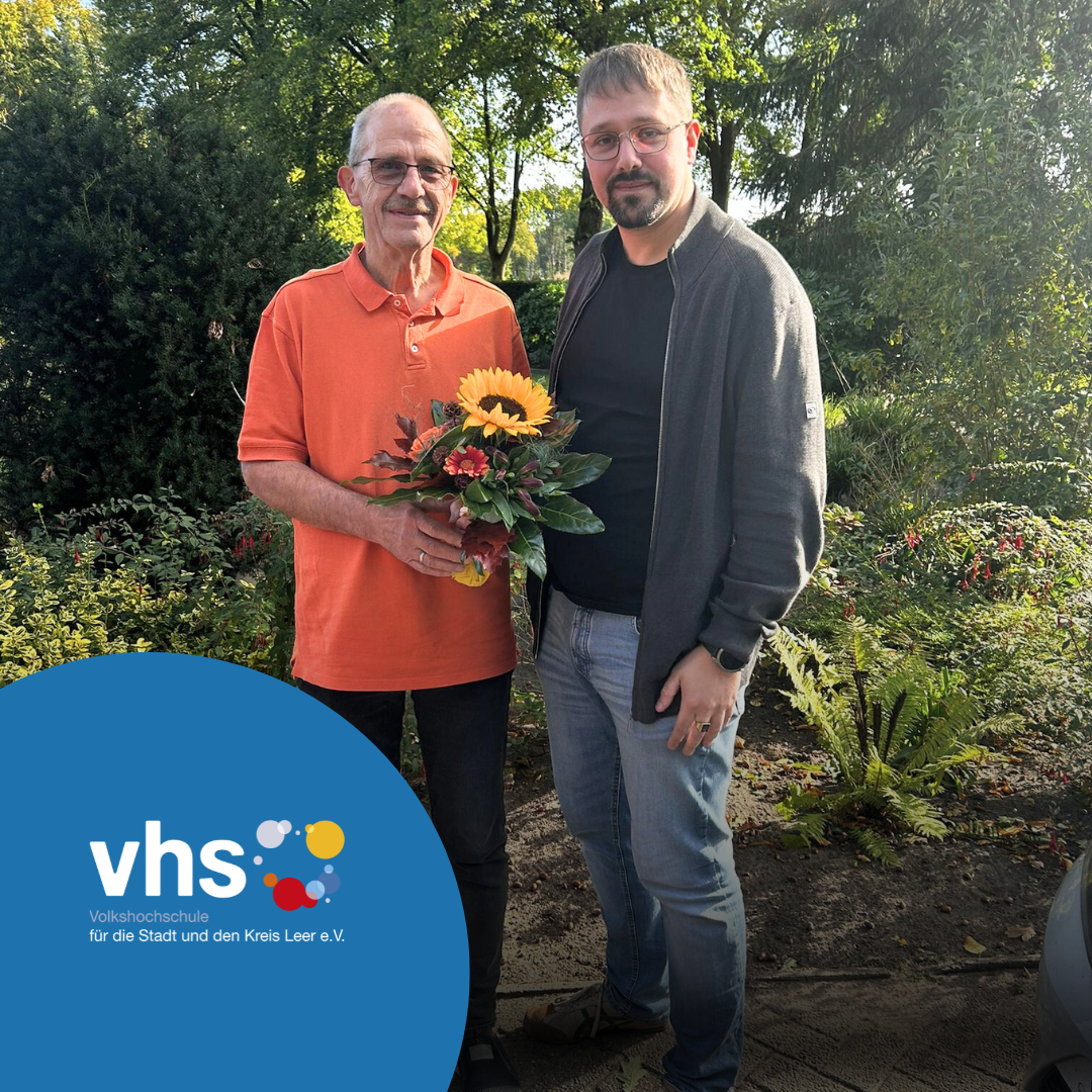 Klaus Vorländer, bisheriger Außenstellenleiter der VHS Leer in Uplengen, wird verabschiedet. Die VHS sucht neue ehrenamtliche Außenstellenleitungen in Uplengen, Moormerland, Jümme und Borkum.