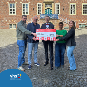 VHS Spende der Sparkasse LeerWittmund erhält 1.500 Euro